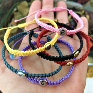 Anfangsarmband: Silber / Goldbuchstabe, Passendes Familienkordelarmband