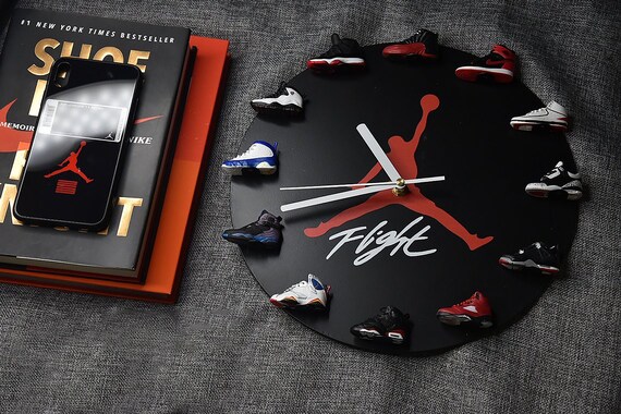 Horloge murale Air Jordan Horloge murale 3D mini sneaker | Etsy Horloge murale Air Jordan Horloge murale 3D mini sneaker | Etsy