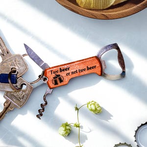 Abridor de vino multiherramienta personalizado para hombre, llavero abridor de botellas, sacacorchos de madera grabado para exteriores, regalo para padrinos de boda, regalo de boda personalizado.