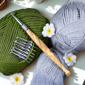 Aguja de crochet 8 en 1 personalizada, suministros de crochet, kit de crochet, agujas de madera de olivo artesanales, set de crochet, regalo artesanal para el Día de la Madre