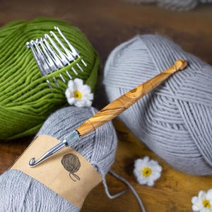 Olive Wood Crochet Hooks, Yarn Hook Set, Handmade Crochet Hooks, Gift for Crafter, Mothers Day Accessories, Crocheters Gift, Set of 8 Hooks