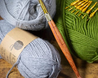 Agujas de crochet de madera útiles hechas a mano, juego de agujas ergonómicas para lana, regalo para artesanas, accesorios para el Día de la Madre, juego de 8 agujas.