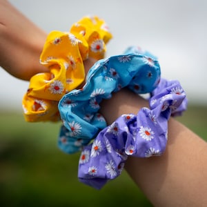 Floral Scrunchie Set, Handmade Hair Ties, Womans Scrunchie, Fabric Scrunchie, Everyday Scrunchie, Set of Cotton Scrunchies