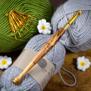 Crochet fait main, lot de 8 crochets, crochets en bois d'olivier, ensemble de crochets, cadeau pour bricoleur, cadeau pour crocheteur, pochette de rangement pour crochets