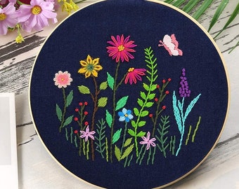 Craft Kits - Embroidery Starter Kit w/ Floral Pattern and Instructions - Floral Cross Stitch Kit - 1 Hoop, Cloth, Color Floss & Needles