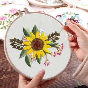 Floral Beginner Embroidery Kit - Modern Flower Plant Hand Embroidery Full Kit - DIY Floral Needlepoint Hoop Wall Art Kit