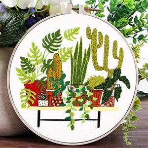 Craft Kits - Embroidery Starter Kit w/ Floral Pattern and Instructions - Floral Cross Stitch Kit - 1 Hoop, Cloth, Color Floss & Needles