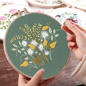 Floral Embroidery Kit - Embroidery Patterns - Beginners Needlecraft - Modern Embroidery - Hoop Art - Embroidery Art - DIY Kit