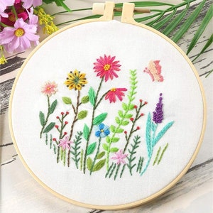 Embroidery Starter Kit w/ Floral Pattern and Instructions - Cross Stitch Kit w/ Floral Pattern - 1 Hoop, Cloth, Color Floss and Needles