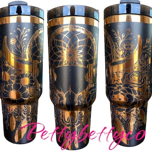Bull Skull and Dreamcatcher Tumbler  - engraved Country Tumbler - 40oz tumbler with handle - Cow Print Tumbler - Copper Cream Longhorn Cow