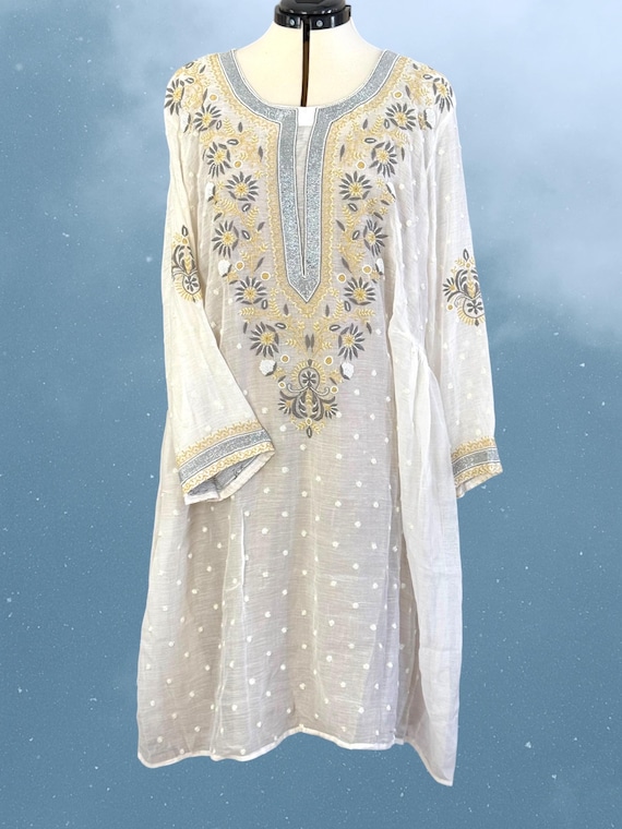 Embroidered cotton dress. Knee length dress. Formal dress. White dress.  Shift dress. Summer dress. Party dress. Size L 10-12