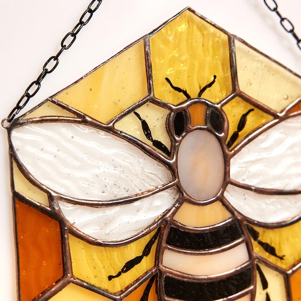 Stained Glass Bee Suncatcher – Honeycomb Window Hanging in Warm Amber and Gold