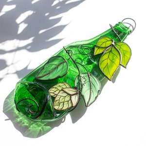 Beer Lover&#39;s Delight: Fused Glass Bottle with Hops and Leafy Accents for Bar and Pub Decor