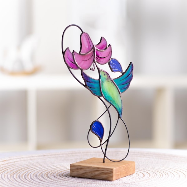 Stained Glass Hummingbird and Lily, Nature-Inspired Bird and Flower Art, Hummingbird Glass Sculpture, Colorful Tabletop Bird Glass Décor