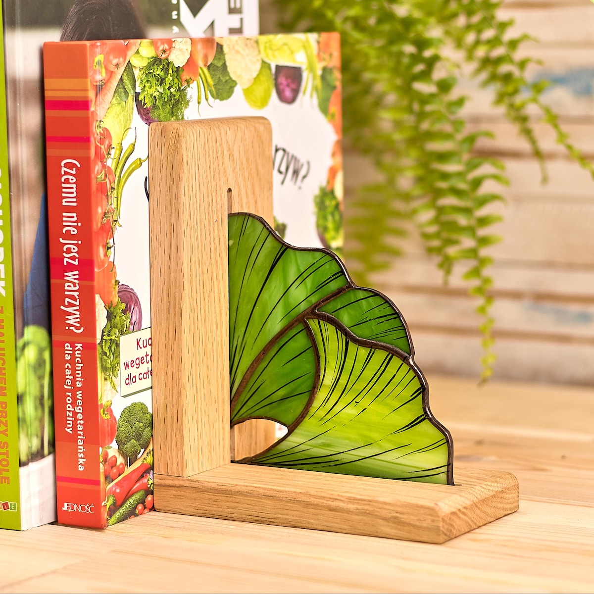 Stained Glass Ginkgo Leaf Bookends With Oak Wood Base – Handmade Green Glass Décor for Shelves, Office, or Gift - Etsy