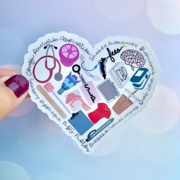 Può includere: Un adesivo bianco a forma di cuore con varie illustrazioni relative alla logopedia, tra cui uno stetoscopio, un cervello, un abbassalingua, uno shaker, una tazza di caffè e le parole "Cura orale", "Nervi cranici", "Disfagia sensoriale", "Motore MBS", "Biofeedback", "Tariffe", "Logopedia" e "Manovra di aspirazione dello shaker".