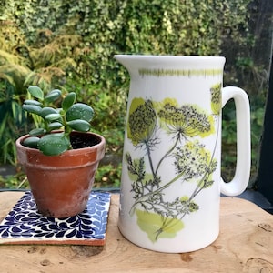 Cow Parsley Bone China Pitcher: Botanical Illustration Floral Jug 2 Pint Queen Anne’s Lace