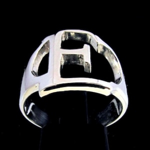Anillo unisex de plata de ley con la inicial Epsilon y la letra mayúscula E del alfabeto griego, pulido en plata 925.
