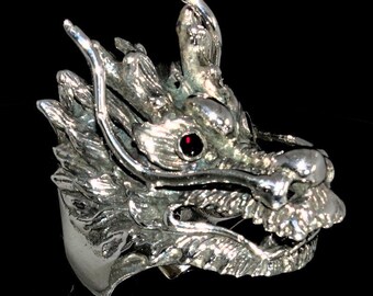 Sterlingzilveren drakenring: rode granaatogen, mythologisch dier
