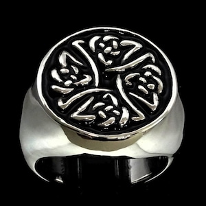 Birgit's Cross Ring i sterlingsilver: Keltisk knut i svart emalj