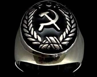 Sterlingzilveren ring met hamer en sikkel, symbool van zwart email