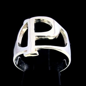 Anillo de plata esterlina con inicial Rho, letra mayúscula del alfabeto griego P, plata 925 muy pulida