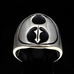 Anel de prata esterlina Símbolo de machado duplo Assassino ninja com esmalte preto Prata 925 altamente polida