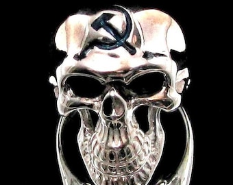 Sterlingzilveren schedelring: hamer en sikkel in blauw geëmailleerd communistisch symbool