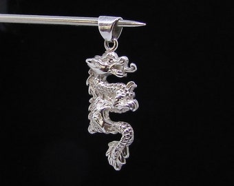 Kleine sterlingzilveren dierenhanger Aziatische draak Naga hooggepolijst 925-zilver