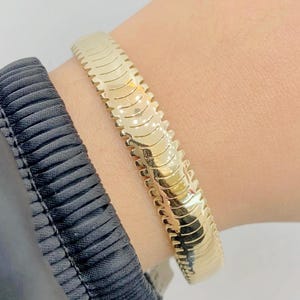 14K FANCY BANGLE