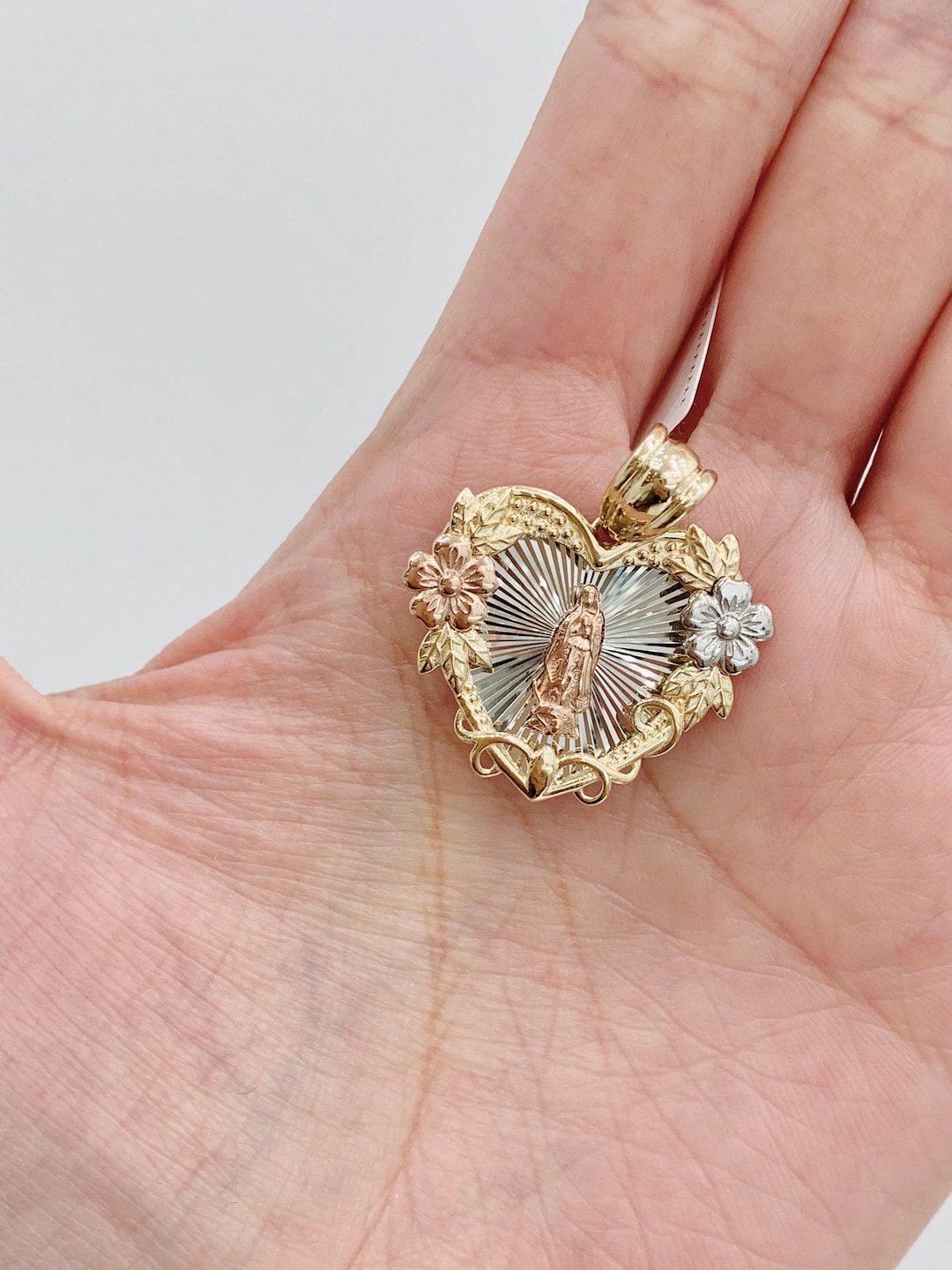 14K Virgin Mary Heart Pendant - Etsy