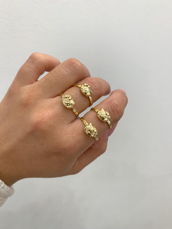 PIN 01(Gold) – LETICIA