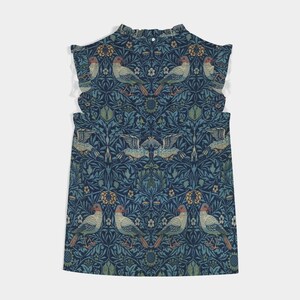 Top con maniche a volant William Morris Birds da donna / Camicie carine / Abbigliamento ispirato all'arte / Regali a tema uccelli / Camicia artistica / Camicetta da lavoro / Design vintage immagine 2