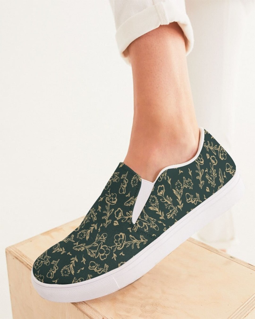 Women's Vintage Floral Slip-on Canvas Shoe - Main Image