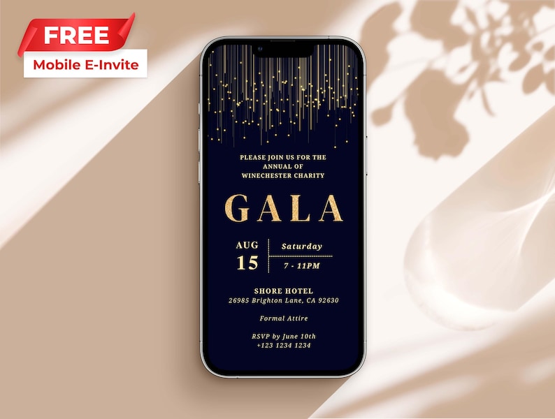 Puede incluir: La pantalla de un tel&eacute;fono m&oacute;vil que muestra una invitaci&oacute;n digital para una gala. La invitaci&oacute;n est&aacute; sobre un fondo azul oscuro con texto dorado y un dise&ntilde;o de purpurina dorada. El texto dice "Please join us for the annual of Winchester Charity Gala, Aug 15, Saturday, 7-11PM, Shore Hotel, 26985 Brighton Lane, CA 92630, Formal Attire, RSVP by June 10th, +123 1234 1234".