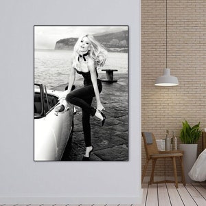 Claudia Schiffer Fashion Poster Music Canvas Poster Wall Art Decor Home Decor Frameless