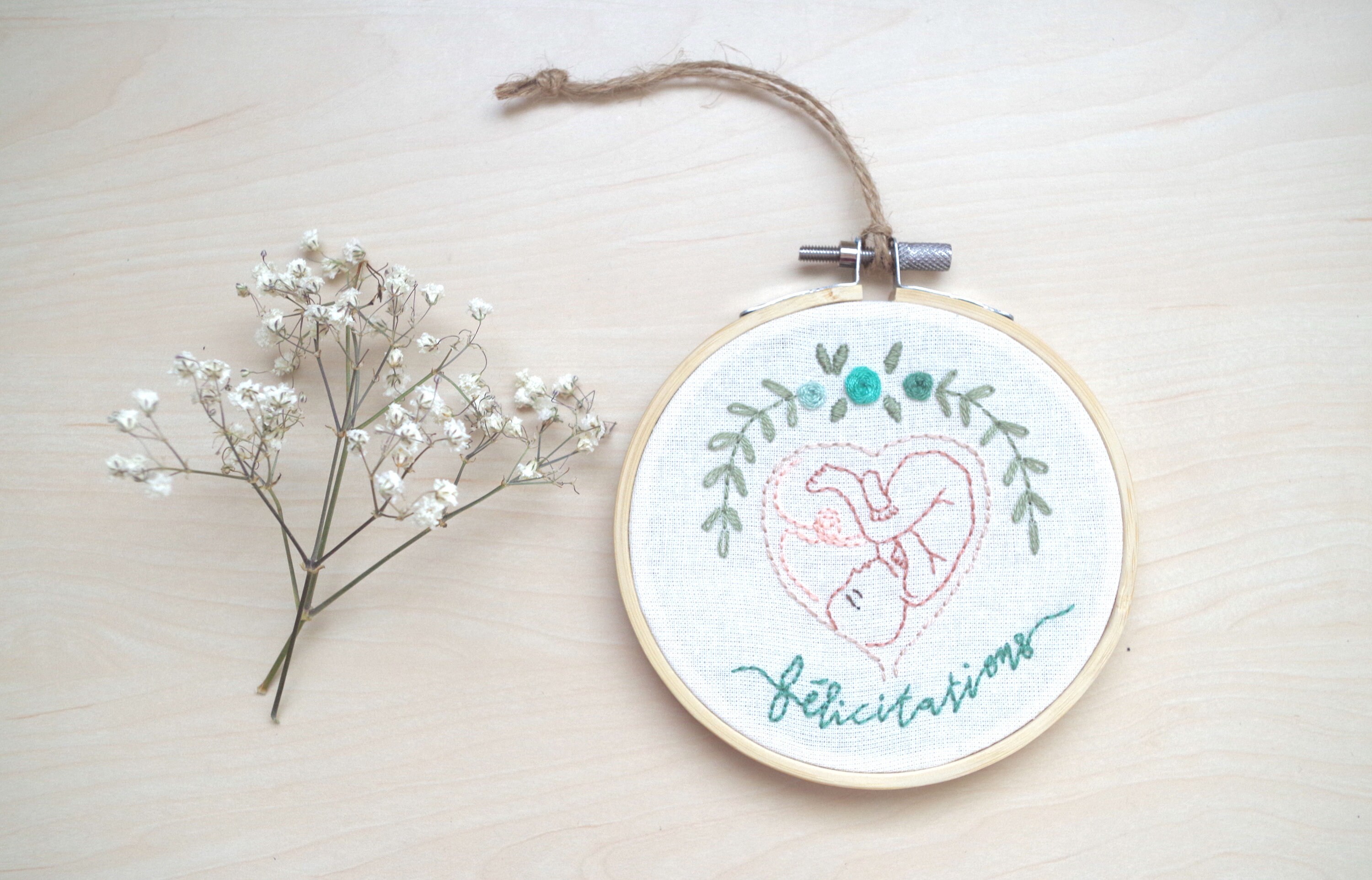 Cadeau Naissance Brodé et Personnalisé Félicitations