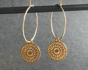 Boucles d'oreilles délicates mandala, boucles d'oreilles suspendues, boucles d'oreilles créoles - bohème en or, cadeau pour une personne préférée, mère, petite amie, sœur, grand-mère