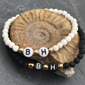 Pareja pulseras, pulseras de la amistad, piedra de lava, blanco y o negro o mezclar, personalizable, amor, amistad,