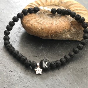 Pulsera de cuentas de lava con carta, personalizable, amistad. Persona favorita, regalo, amiga, hija, hermana