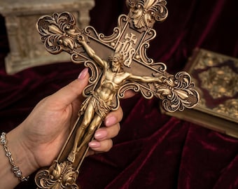 Katolicki krucyfiks, Drewniany krzyż z Jezusem, Chrześcijańska sztuka ścienna, Religijny prezent na błogosławieństwo domu, Prezent z okazji chrztu