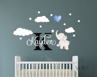 Elefant Wandaufkleber mit Namensinitiale für Baby Mädchen oder Jungen, benutzerdefinierten Namen und Initialen mit Wolken Sterne Kinderzimmer Wandtattoo für Babyzimmer