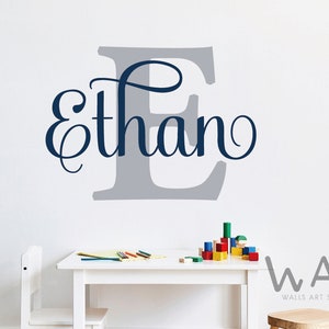 Calcomanía de pared con nombre personalizado, monograma de nombre infantil, inicial cursiva elegante, decoración de pared, letras de vinilo doradas, calcomanía de pared para guardería