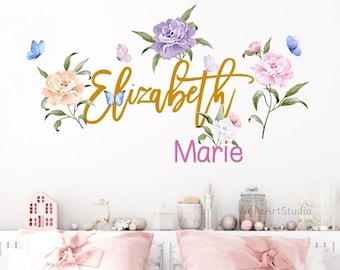 女の子の部屋にぴったりな、牡丹の花と蝶のステッカーがついたパーソナライズされた女の子の名前、女の子の寝室用牡丹の花の壁画ステッカー、女の子の寝室へのギフト