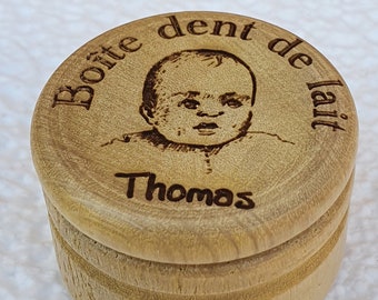 Boite dent de Lait en bois Modèle Thomas  Diam  45 mm  Hauteur 33 mm avec couvercle vissé