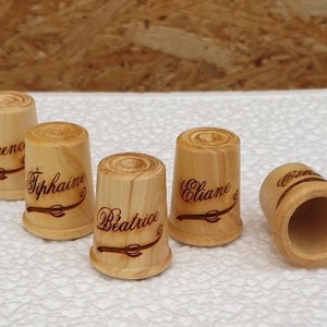 Thimble / thimble in Boxwood wood personalized and collectible first name on request (no we cannot put a sentence)