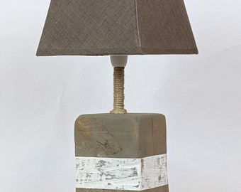Lampe de chevet en bois peint