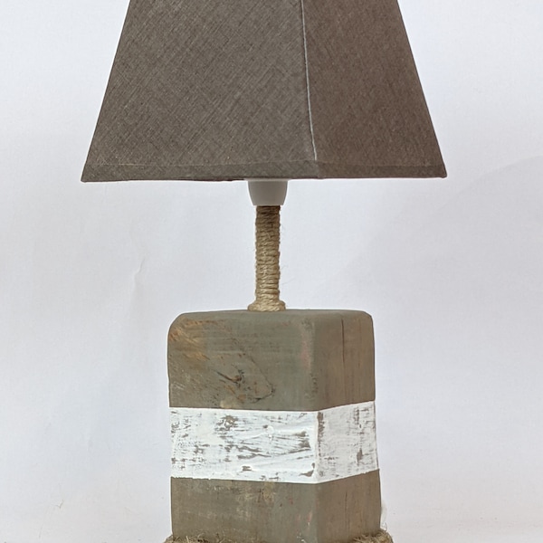 Lampe de chevet en bois peint