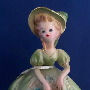 Josef / Josef Original / Josef Originals / Musical Josef / Musical Josef figurine / A Pretty Girl is Like a Melody / Music Box Girls Series