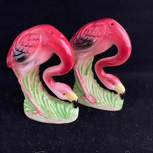 Flamingo / Vintage Flamingo Shaker / Pair Ceramic Flamingo shakers / Japan ceramic flamingo head down shaker pair / Norcrest Set of Flamingo